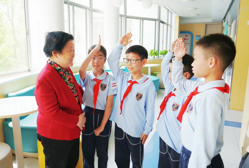 1746145042796588.jpg 致敬劳模.JPG